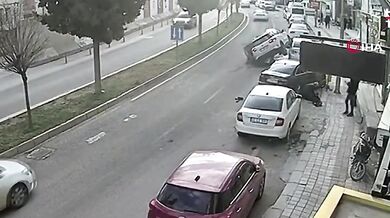 Auto srazilo učitelku přecházející silnici