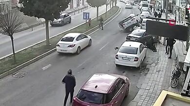 Auto srazilo učitelku přecházející silnici