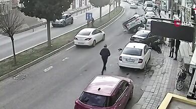 Auto srazilo učitelku přecházející silnici
