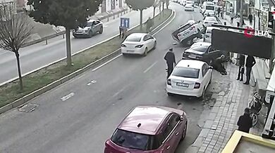 Auto srazilo učitelku přecházející silnici