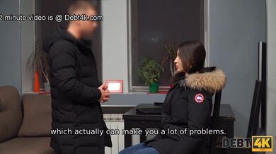 Sexy brunetka šuká exekutora