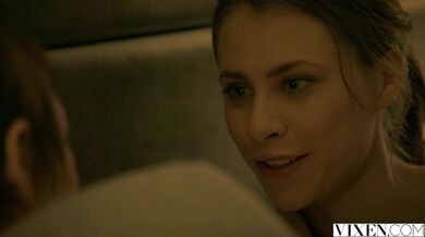 Naplácání na zadek jako trest pro submisivní zlobivou dívku