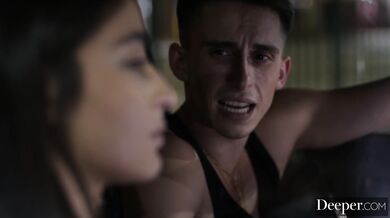 Emily ponižuje svého kluka tím že se nechá drsně ojet urostlým cizincem