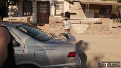 Emily ponižuje svého kluka tím že se nechá drsně ojet urostlým cizincem