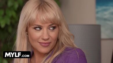 MYLF - Na Den nevlastních matek Magické zrcadlo žádá o panenské spermie!