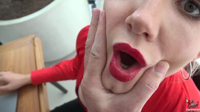 Prsatá blondýnka Angel The Dreamgirl miluje šukat a chce sperma v ústech nebo v díře