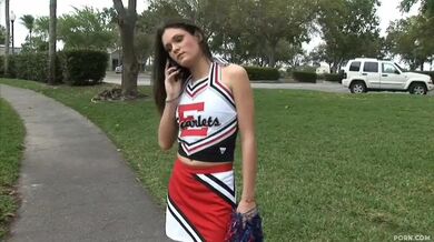 Nadržená školačka dostane creampie a poté otěhotní