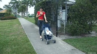 Nadržená školačka dostane creampie a poté otěhotní