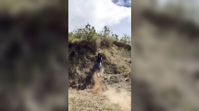 Pokus o vyjetí strmého kopce