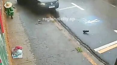 Tři zranění po srážce dvou automobilů v centru brazilského Piracicaby