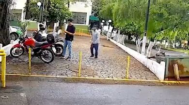 Bezpečnostní pracovník z Apucarany obviněn z loupeže kvůli nečinnosti při přepadení