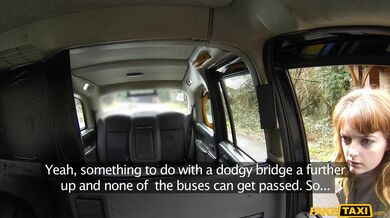 Vrazil jsem svůj velký klacek hluboko do prdele téhle zrzavé coury přímo v mém Fake Taxi