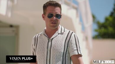 Prsatá MILFka Shalina Devine si nechala dvěma čuráky najednou totálně rozmrdat píču i prdel