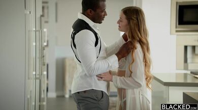 Samantha ošukaná obrovským černým ptákem