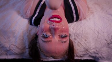 Scarlet Chase schytala masivní nálož mrdky přímo na ksicht