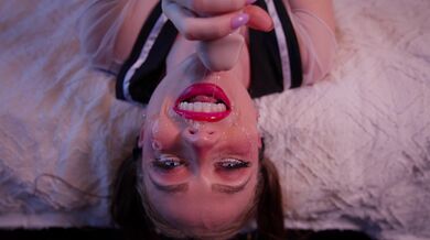 Scarlet Chase schytala masivní nálož mrdky přímo na ksicht