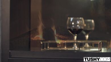 TUSHY - Divoká Ginebra a její přítel si po hádce užívají žhavý sex