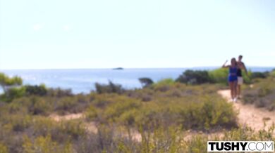 TUSHY - Divoká Ginebra a její přítel si po hádce užívají žhavý sex