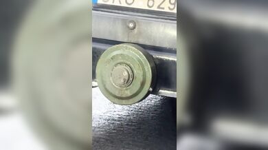 Litevský řidič si na nárazník připevnil minu