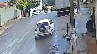 Dvacetiletá dívka nepřežila náraz do zaparkovaného kamionu