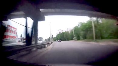 Nehoda rychle jedoucího řidiče automobilu