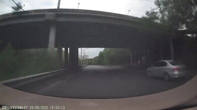 Nehoda rychle jedoucího řidiče automobilu