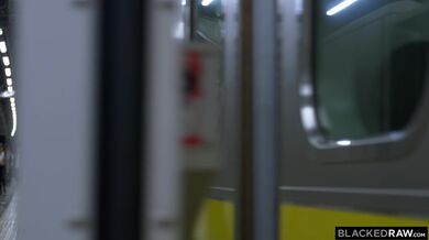 Těsná a drobounká kráska Rikako Katayama si užila šílenou známost na jednu noc s turistou