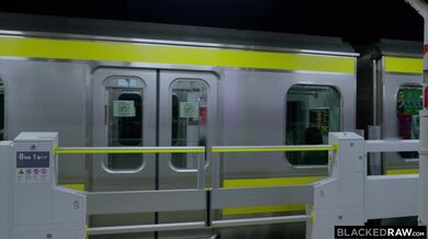 Těsná a drobounká kráska Rikako Katayama si užila šílenou známost na jednu noc s turistou