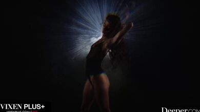 Dokonalá kráska Vanna Bardot si vůbec poprvé vyzkoušela „airtight“ se třemi péry najednou