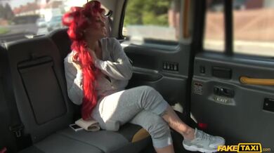 Tyhle obří kozy mi dopřály luxusní tit-wank, než jsem jí to všechno stříknul na ksicht