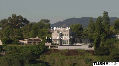 Análem posedlá Scarlett Alexis prožívá brutální DP orgasmus se dvěma péry v sobě