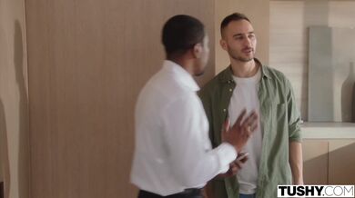 Análem posedlá Scarlett Alexis prožívá brutální DP orgasmus se dvěma péry v sobě