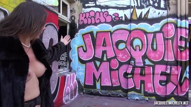 Šukání na ulici s amatérskou milfkou Caroline