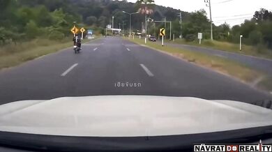 Blbec na motorce v Thajsku