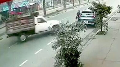 Nezvratný osud potkal řidičku vystupující ze zaparkovaného auta