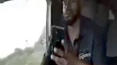 Mobil za volant nepatří! #2