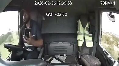 Mobil za volant nepatří! #2