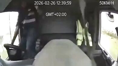 Mobil za volant nepatří! #2