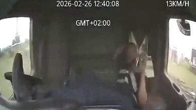 Mobil za volant nepatří! #2