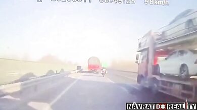 Obvinění z pokusu o vraždu pro řidiče kamionu po tragickém střetu na mostě