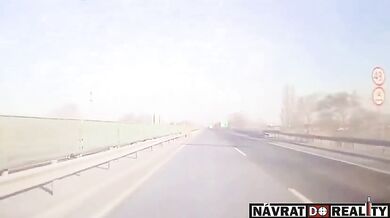 Obvinění z pokusu o vraždu pro řidiče kamionu po tragickém střetu na mostě