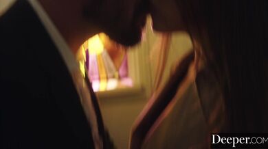 Dominant si hraje se svou vystrašenou submisivní dívkou