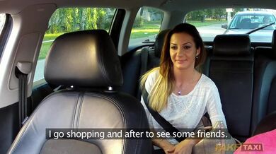 Tahle drobná kočička si za jízdu zaplatila pořádným oprcáním