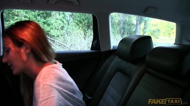 Tahle drobná kočička si za jízdu zaplatila pořádným oprcáním