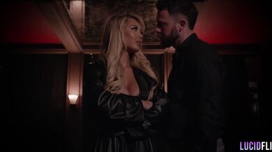 Asiatka Kazumi se stará o svého klienta v pokoji 7