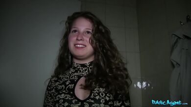 Public Agent - 18 letá plodná ženská dostane její první creampie