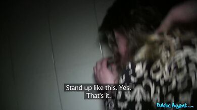 Public Agent - 18 letá plodná ženská dostane její první creampie