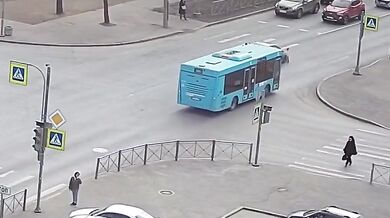 Vážná nehoda školáka v Krasnoje Selu po vběhnutí na červenou