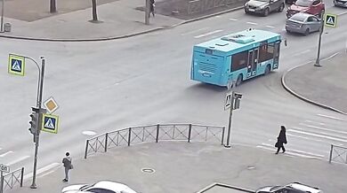 Vážná nehoda školáka v Krasnoje Selu po vběhnutí na červenou