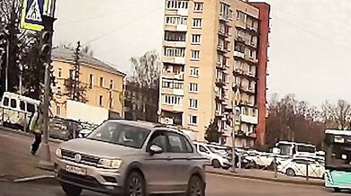 Vážná nehoda školáka v Krasnoje Selu po vběhnutí na červenou
